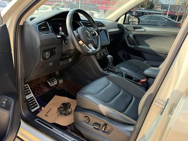 Volkswagen Tiguan L 2021 330TSI Автоматический полный привод R-Line Наслаждайтесь версией интерьер фото 10