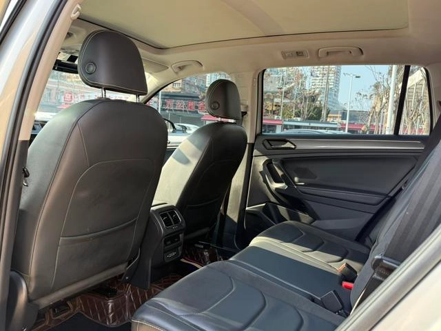 Volkswagen Tiguan L 2021 330TSI Автоматический полный привод R-Line Наслаждайтесь версией интерьер фото 11