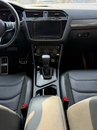 Volkswagen Tiguan L 2021 330TSI Автоматический полный привод R-Line Наслаждайтесь версией интерьер фото 13