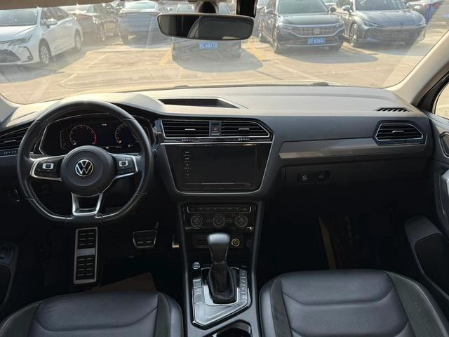 Volkswagen Tiguan L 2021 330TSI Автоматический полный привод R-Line Наслаждайтесь версией интерьер фото 14