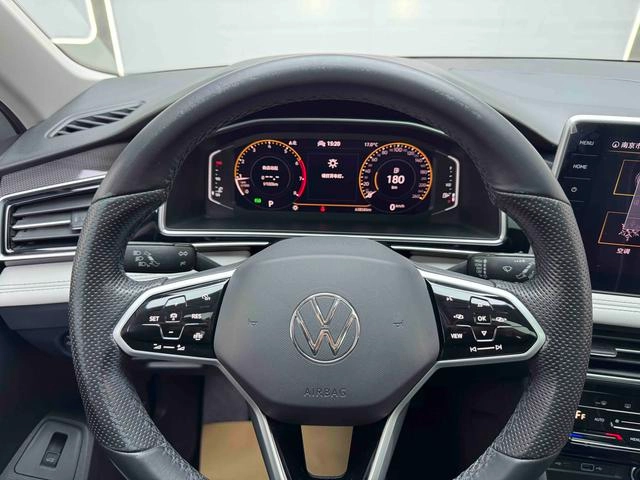 Volkswagen Tiguan L 2021 330TSI Автоматическая версия с двумя приводами интерьер фото 11