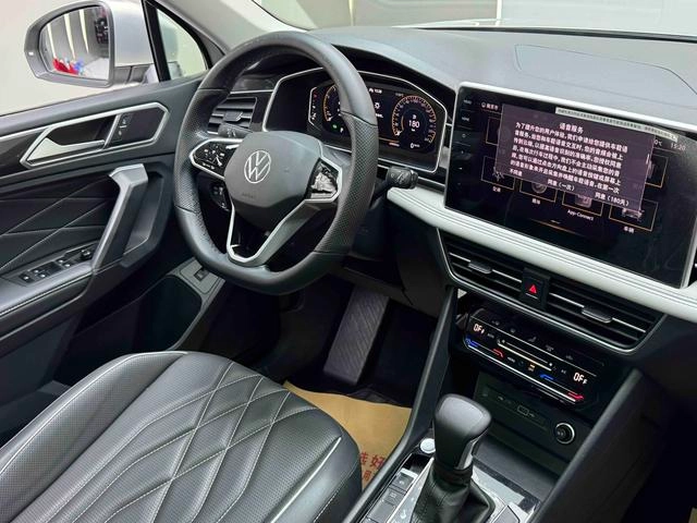 Volkswagen Tiguan L 2021 330TSI Автоматическая версия с двумя приводами интерьер фото 12