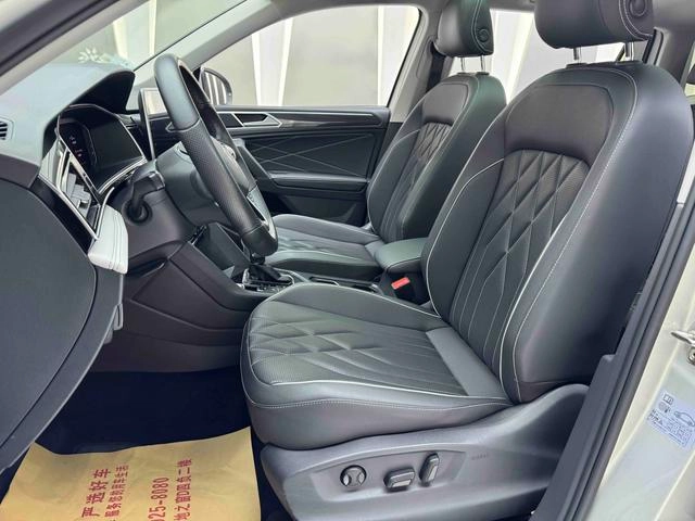 Volkswagen Tiguan L 2021 330TSI Автоматическая версия с двумя приводами интерьер фото 13