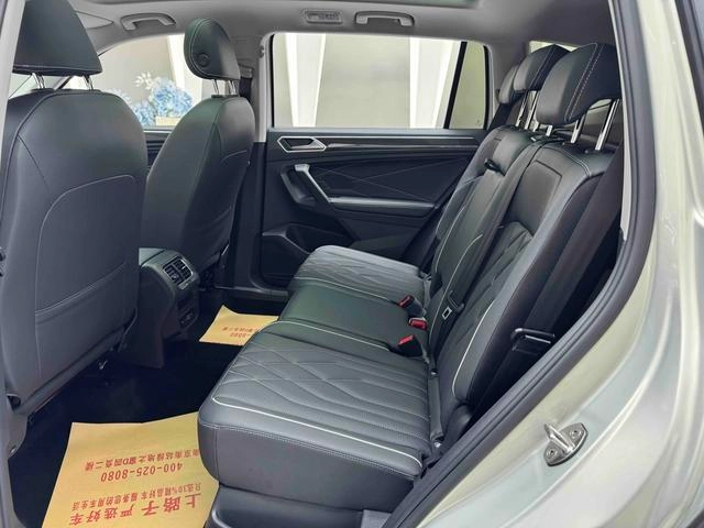 Volkswagen Tiguan L 2021 330TSI Автоматическая версия с двумя приводами интерьер фото 14