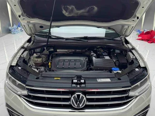 Volkswagen Tiguan L 2021 330TSI Автоматическая версия с двумя приводами интерьер фото 17