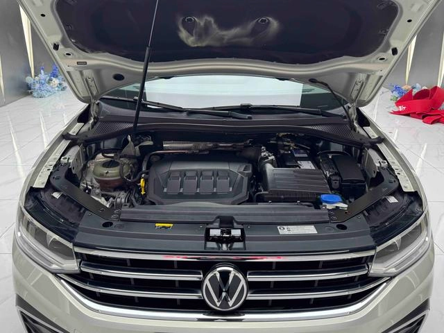 Volkswagen Tiguan L 2021 330TSI Автоматическая версия с двумя приводами интерьер фото 17