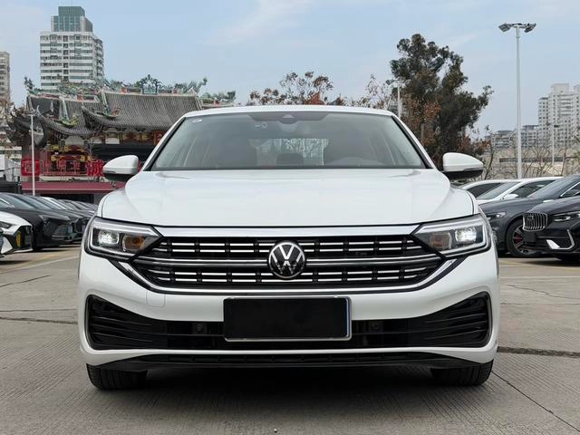 Volkswagen Sagitar 2023 300TSI DSG Versión más allá exterior foto 2