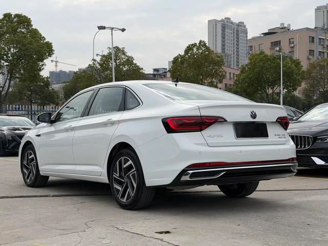 Volkswagen Sagitar 2023 300TSI DSG Versión más allá exterior foto 4