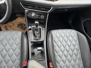 Volkswagen Sagitar 2023 300TSI DSG Versión más allá interior foto 11