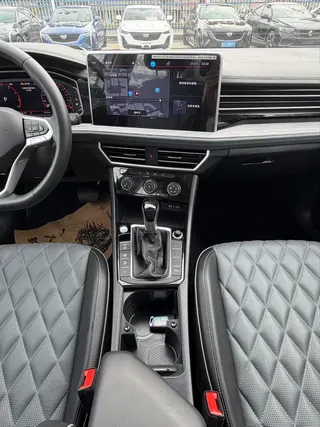 Volkswagen Sagitar 2023 300TSI DSG Versión más allá interior foto 12
