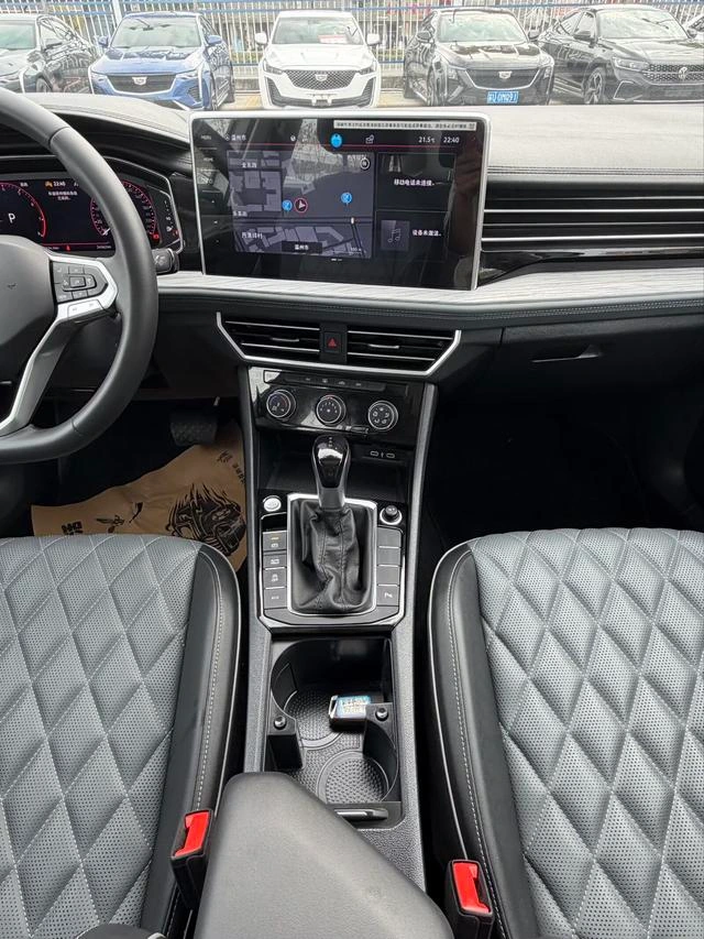Volkswagen Sagitar 2023 300TSI DSG Versión más allá interior foto 12