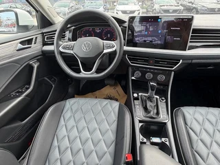 Volkswagen Sagitar 2023 300TSI DSG Versión más allá interior foto 13
