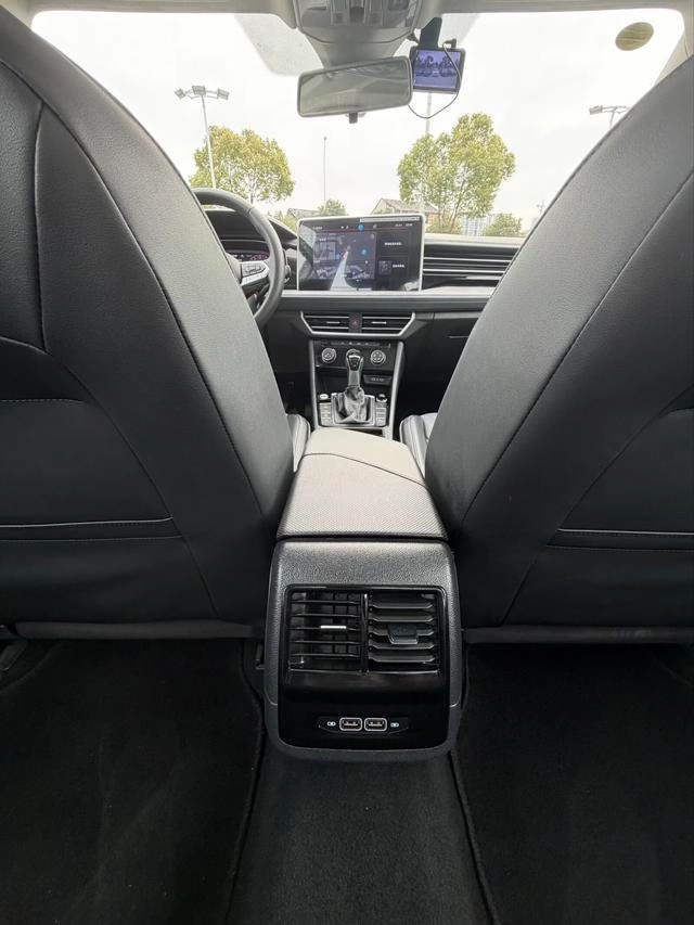 Volkswagen Sagitar 2023 300TSI DSG Versión más allá interior foto 14