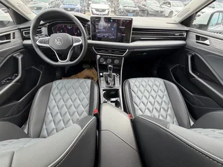 Volkswagen Sagitar 2023 300TSI DSG Versión más allá interior foto 15