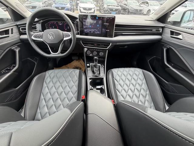 Volkswagen Sagitar 2023 300TSI DSG Versión más allá interior foto 15
