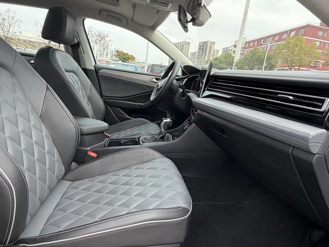 Volkswagen Sagitar 2023 300TSI DSG Versión más allá interior foto 16