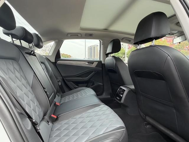 Volkswagen Sagitar 2023 300TSI DSG Versión más allá interior foto 17