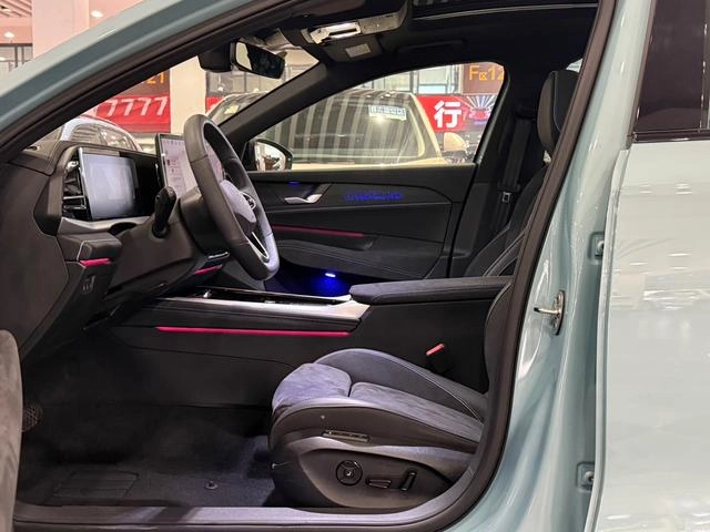 Volkswagen Passat 2025 Pro 380TSI Star Dragon Edition exterior photo 7