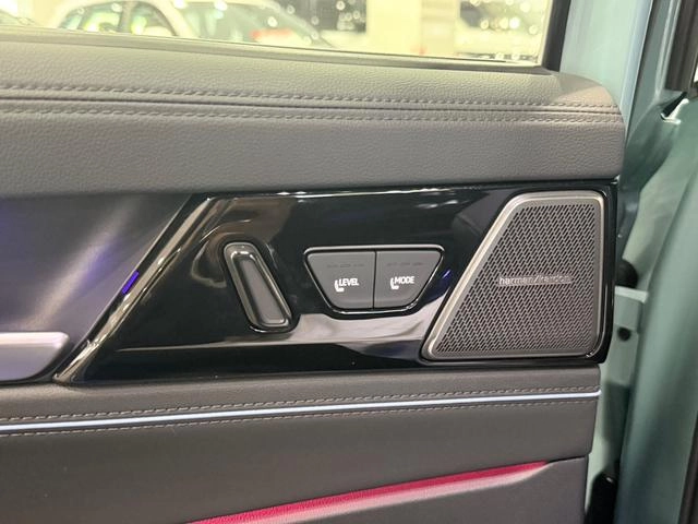 Volkswagen Passat 2025 Pro 380TSI Star Dragon Edition exterior photo 9