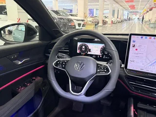 Volkswagen Passat 2025 Pro 380TSI Star Dragon Edition interior photo 13
