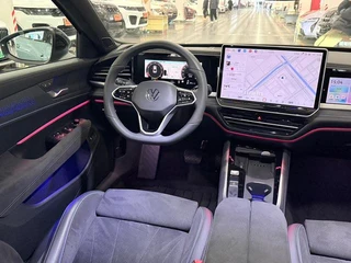 Volkswagen Passat 2025 Pro 380TSI Star Dragon Edition interior photo 15
