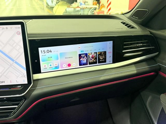 Volkswagen Passat 2025 Pro 380TSI Star Dragon Edition interior photo 16
