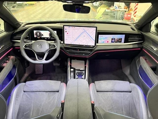 Volkswagen Passat 2025 Pro 380TSI Star Dragon Edition interior photo 18