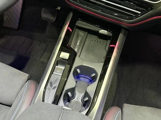 Volkswagen Passat 2025 Pro 380TSI Star Dragon Edition interior photo 19