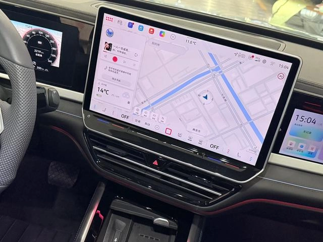 Volkswagen Passat 2025 Pro 380TSI Star Dragon Edition interior photo 20