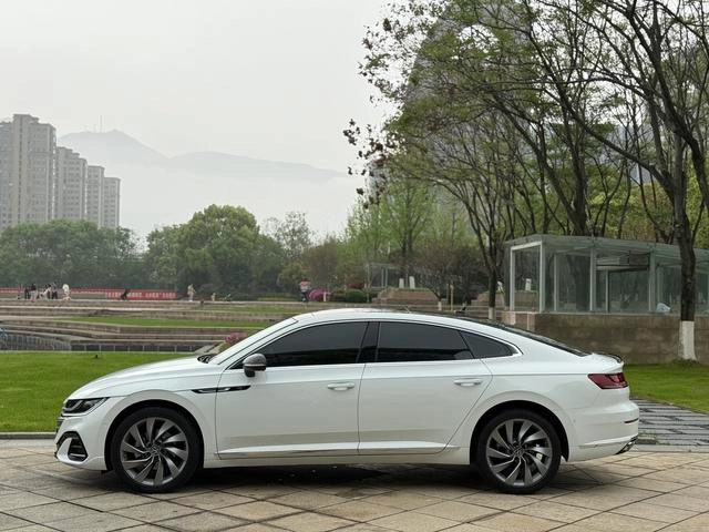 Volkswagen CC 2023 380TSI Привлекательный выпуск интерьер фото 7