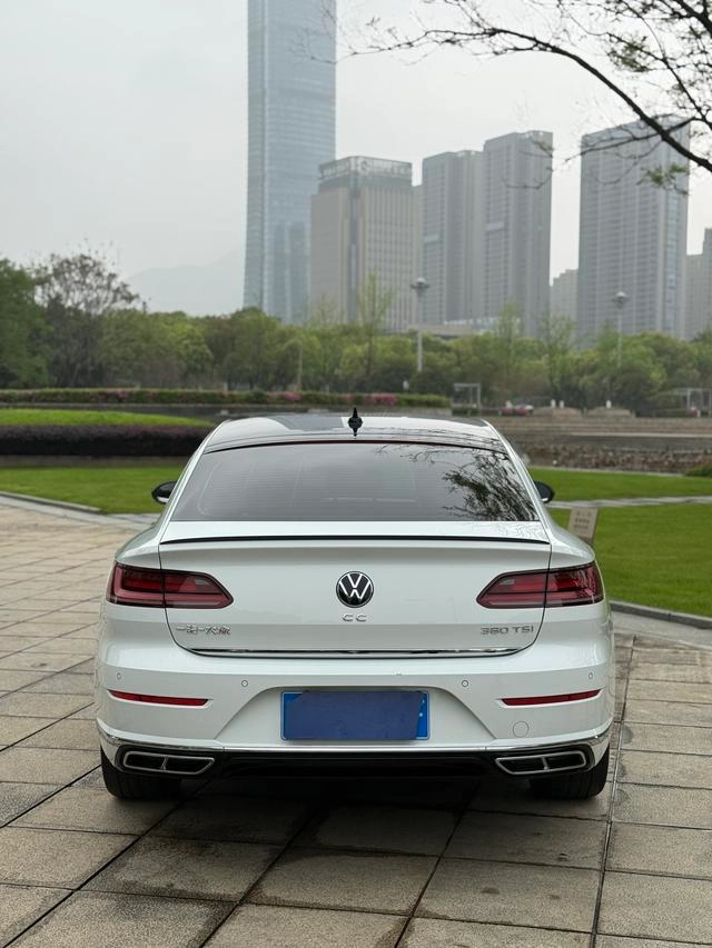 Volkswagen CC 2023 380TSI Привлекательный выпуск интерьер фото 9