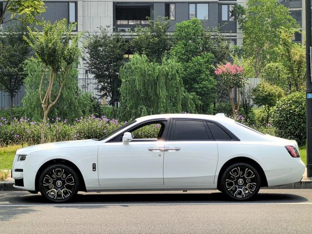 Rolls-Royce Ghost 2022 6.7T Black Badge экстерьер фото 3