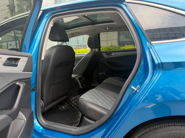 Volkswagen Sagitar 2023 300TSI DSG Premium Edition interior photo 10