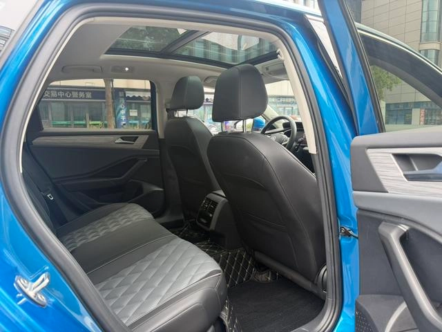 Volkswagen Sagitar 2023 300TSI DSG Premium Edition interior photo 12