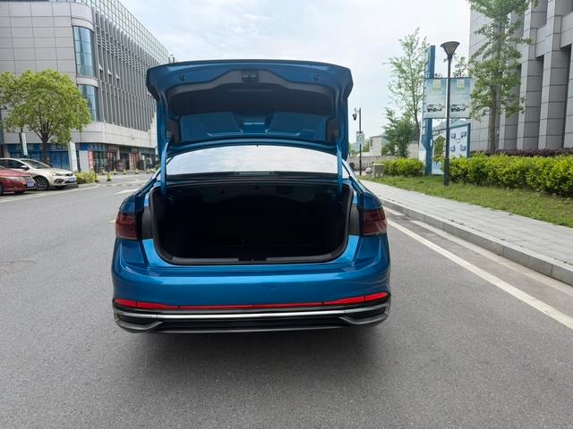 Volkswagen Sagitar 2023 300TSI DSG Premium Edition interior photo 16