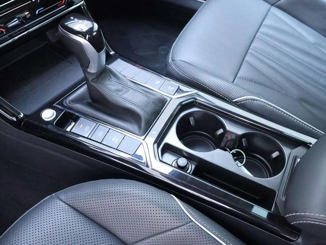 Volkswagen Passat 2023 Mise à jour 330TSI Version de luxe intérieur photo 13