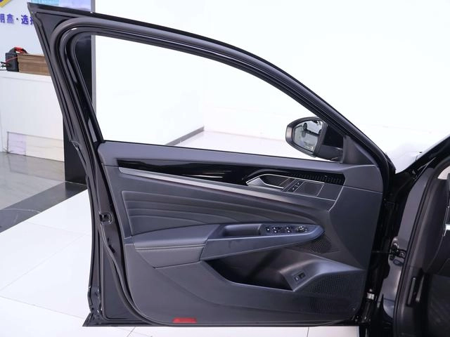 Volkswagen Passat 2023 Mise à jour 330TSI Version de luxe intérieur photo 19