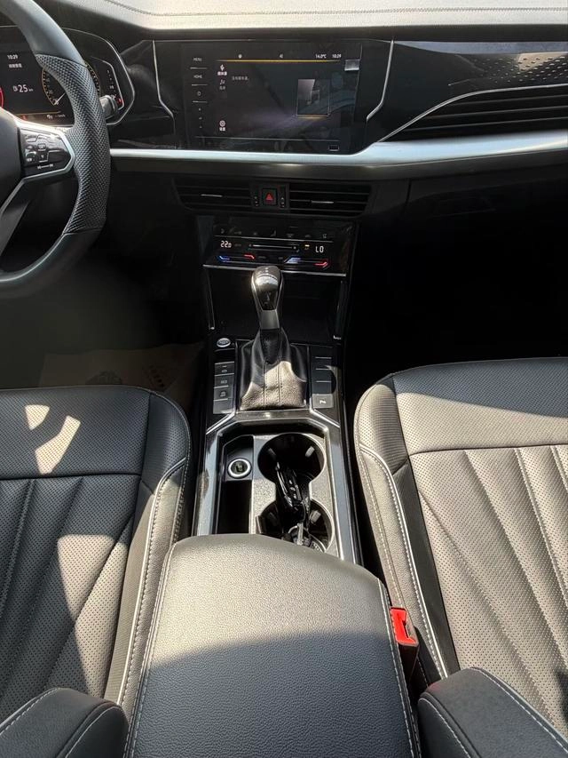 Volkswagen Passat 2024 380TSI Star Elite Edition interior photo 12