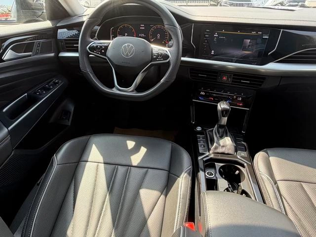 Volkswagen Passat 2024 380TSI Star Elite Edition interior photo 14