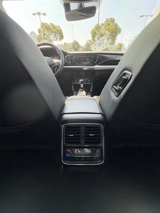 Volkswagen Passat 2024 380TSI Star Elite Edition interior photo 15