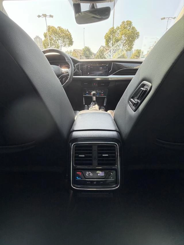 Volkswagen Passat 2024 380TSI Star Elite Edition interior photo 15