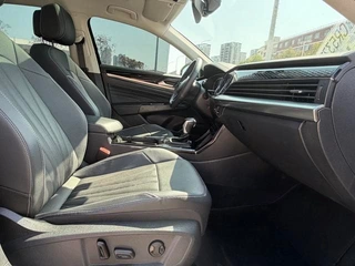 Volkswagen Passat 2024 380TSI Star Elite Edition interior photo 17