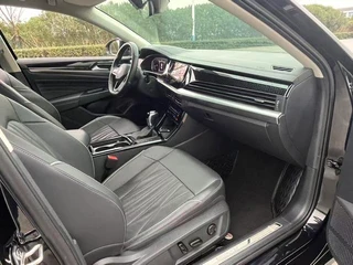 Volkswagen Passat 2023 Restyling 330TSI Star Deluxe Edition exterior photo 7