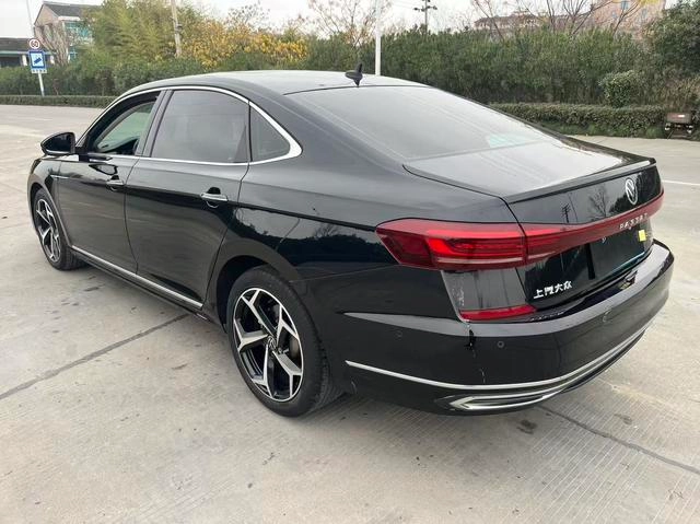 Volkswagen Passat 2023 Restyling 330TSI Star Deluxe Edition interior photo 13