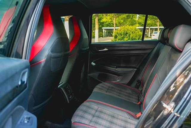 Volkswagen Golf GTI 2021 380TSI DSG GTI interior photo 18