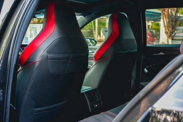 Volkswagen Golf GTI 2021 380TSI DSG GTI interior photo 19