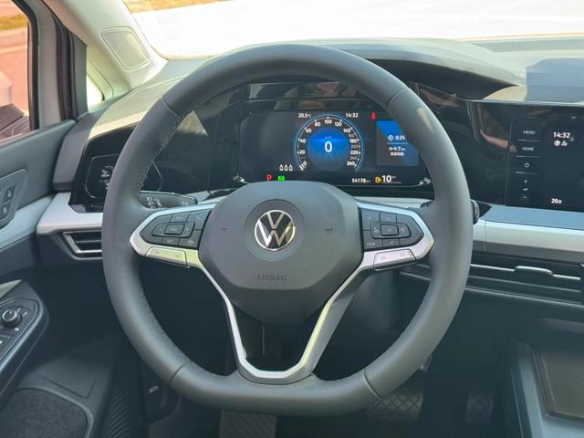 Volkswagen Golf 2023 Restyling 280TSI DSG Pro interior photo 11