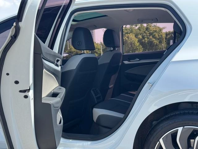 Volkswagen Golf 2023 Restyling 280TSI DSG Pro interior photo 13