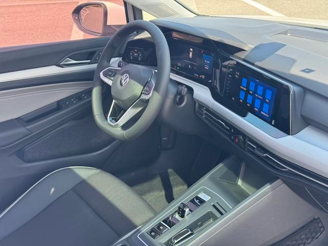 Volkswagen Golf 2023 Restyling 280TSI DSG Pro interior photo 14