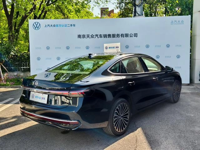Volkswagen Passat 2025 Pro 380TSI Long Zun Edition interior photo 9